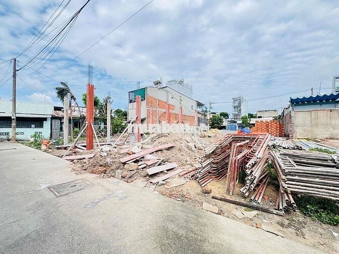 BÁN ĐẤT 5x18  GẦN NGÃ TƯ LÊ THỊ HÀ -SONG HÀNH