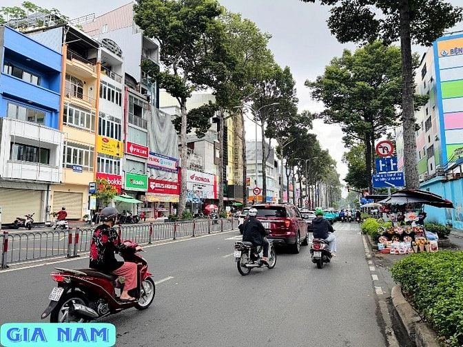 BÁN NHÀ MẶT TIỀN KINH DOANH : 366 ĐƯỜNG 3/2 - P. 12 - Q. 10 - TPHCM