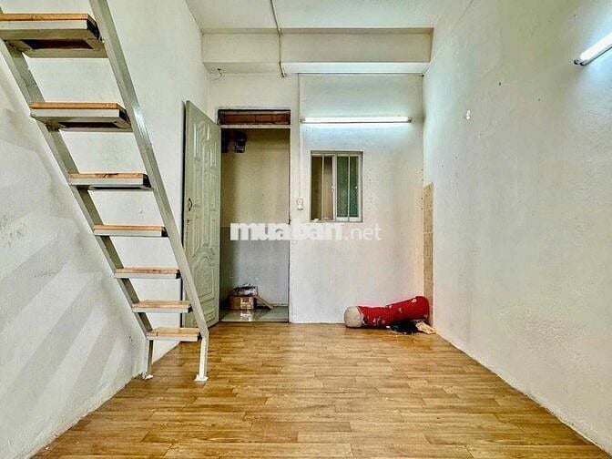 PHÒNG TRỌ GÁC CỬA SỔ TRỜI GIÁ RẺ GẦN ETOWN CỘNG HOÀ
