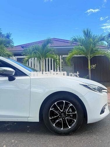 Mazda 3 bản cao cấp nhất, gia đình đang sử dụng