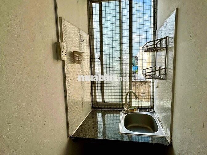PHÒNG TRỌ GÁC CỬA SỔ TRỜI GIÁ RẺ GẦN ETOWN CỘNG HOÀ