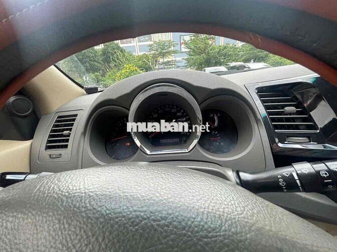 Toyota Fortuner 2009 2 cầu tự động Xám
