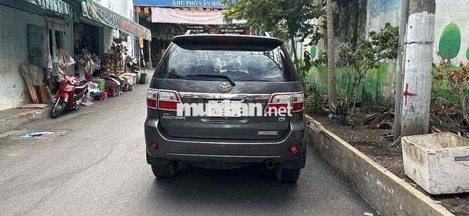Toyota Fortuner 2009 2 cầu tự động Xám