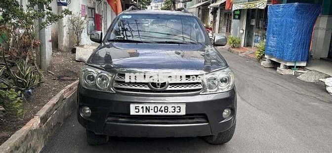 Toyota Fortuner 2009 2 cầu tự động Xám