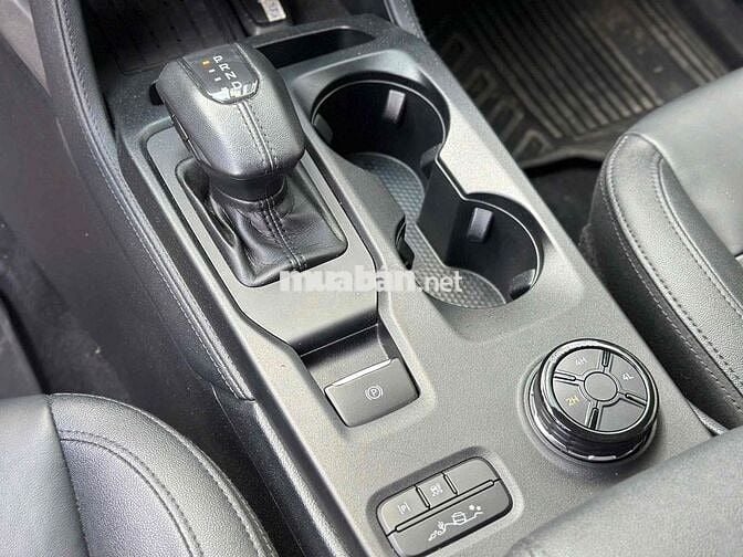Ford Everest Titanium 4x4 2025 Trắng Tự động