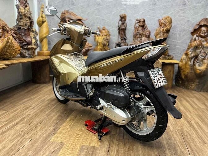 Honda Airblade biển số SG dàn áo liền lạc, máy êm