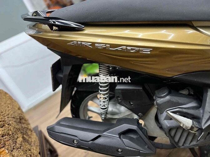 Honda Airblade biển số SG dàn áo liền lạc, máy êm