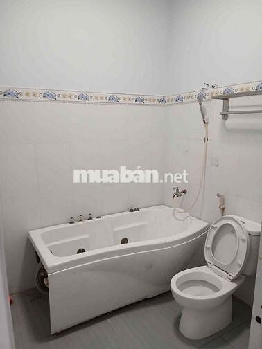 Nhà cho thuê giá 8 triệu 165m 1tret 1 lầu 3phong