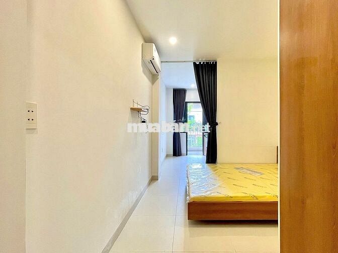 Căn Ban công-Nội thất cao cấp-Máy giặt riêng-An ninh-Gần ĐH Văn Lang