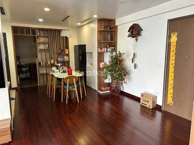 Bán chung cư Nguyễn Chí Thanh 105m2, 3 phòng ngủ, tầng thấp, full đồ