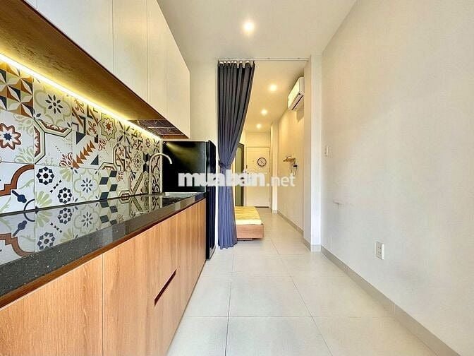 Căn Ban công-Nội thất cao cấp-Máy giặt riêng-An ninh-Gần ĐH Văn Lang