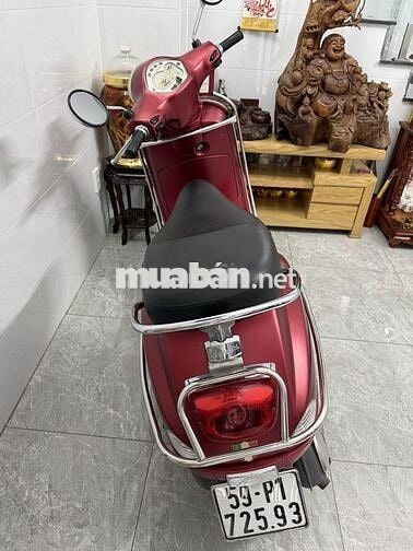 Piaggio Vespa LX125 đỏ