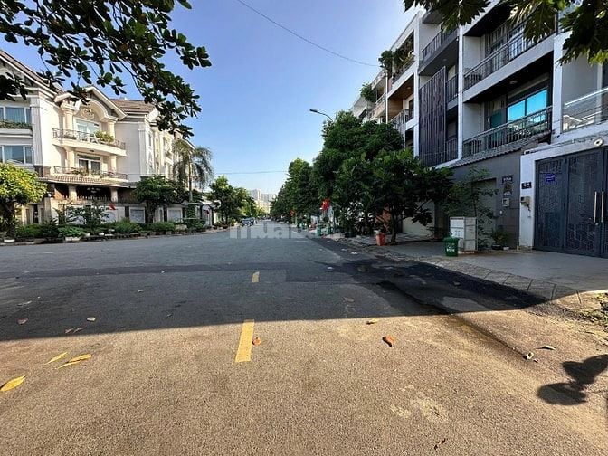 Bán nhà Mặt phố Bùi Tá Hán, P. An Phú, TP HCM (Quận 2 cũ). DT: 4*20