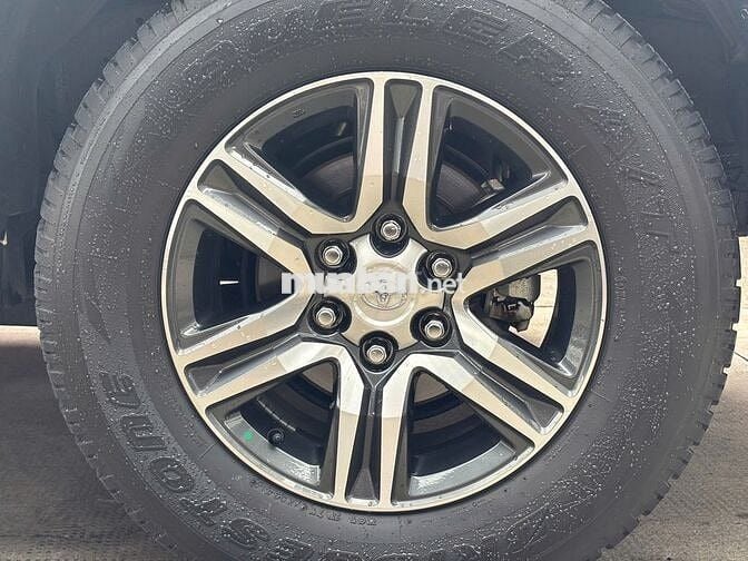 Toyota Fortuner 2.7V AT 2019 Trắng Ngọc Trai