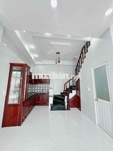 CẦN CHO THUÊ NHÀ NGAY MẶT TIỀN KD XE HOI 2 LẦU ST