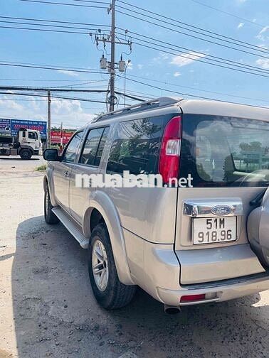 Ford Everest 7 chỗ màu Vàng cát