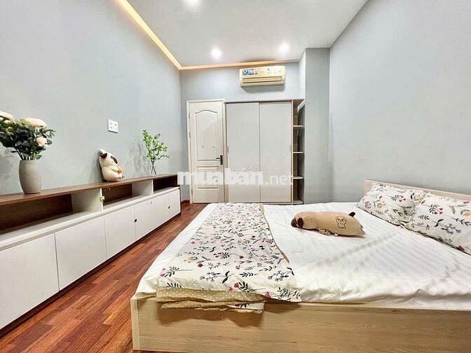 CHO THUÊ NGUYÊN TẦNG 2 BAN CÔNG TRƯỚC SAU - TÁCH BẾP - FULL NT - 60M2