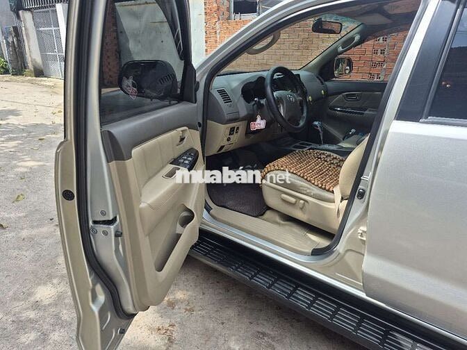 Toyota Fortuner 2013 Số tự động Bạc. xe bao zin