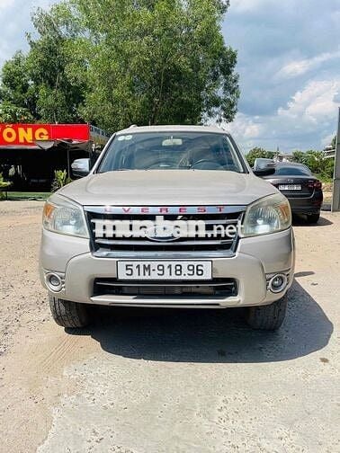 Ford Everest 7 chỗ màu Vàng cát