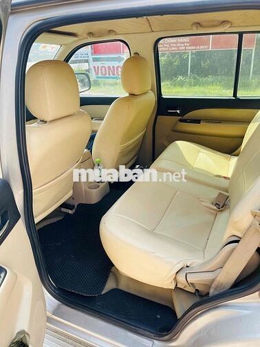 Ford Everest 7 chỗ màu Vàng cát