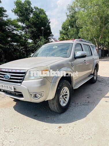 Ford Everest 7 chỗ màu Vàng cát