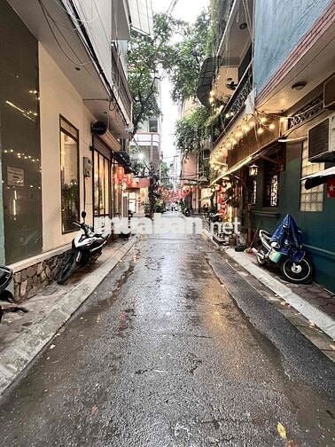 Cho thuê cửa hàng phố Nguyên Hồng, Đống Đa, phố ô tô, mặt tiền 6m, 20m