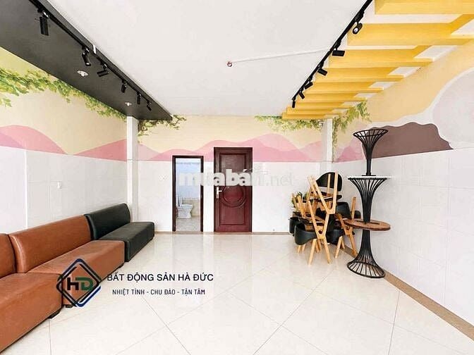 Văn phòng 30m view ban công mặt tiền Lê Thị Riêng