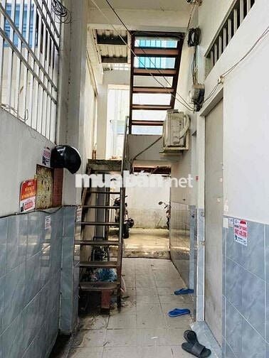 Hiện tại: 9 phòng trọ (trệt + 2 lầu). 9 phòng full thuê cố định trên 3