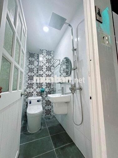 CẦN CHO THUÊ NHÀ NGAY MẶT TIỀN KD XE HOI 2 LẦU ST