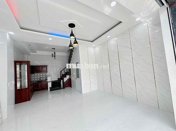 CẦN CHO THUÊ NHÀ NGAY MẶT TIỀN KD XE HOI 2 LẦU ST