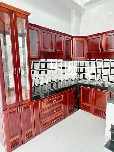 CẦN CHO THUÊ NHÀ NGAY MẶT TIỀN KD XE HOI 2 LẦU ST