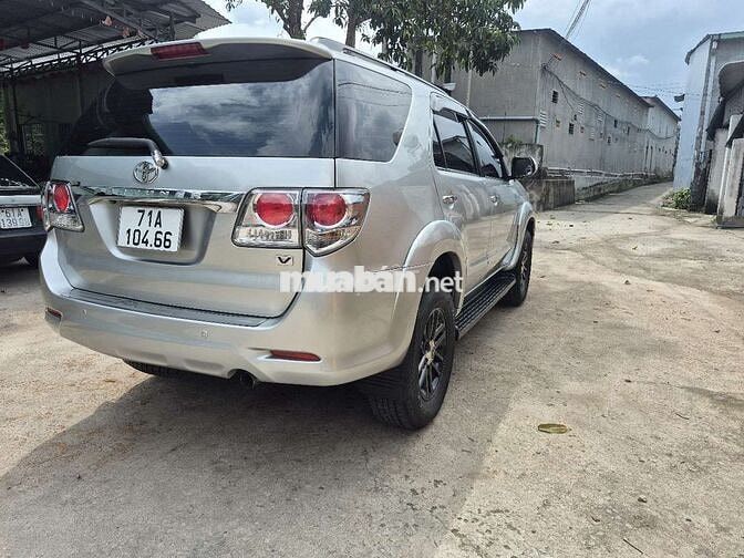 Toyota Fortuner 2013 Số tự động Bạc. xe bao zin