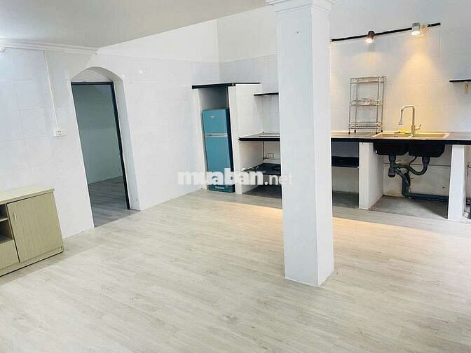Cho thuê nhà Đội Cấn 60m², 3 tầng, 2 phòng ngủ, chỉ 10 triệu/tháng