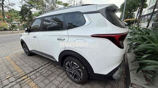 Kia Carens Luxury 2024 Trắng 7000km
