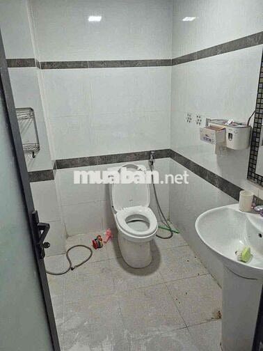 Cho thuê nhà đường Xe tải Nguyễn Hữu Tiến 4x17 TRỆT LẦU 15tr