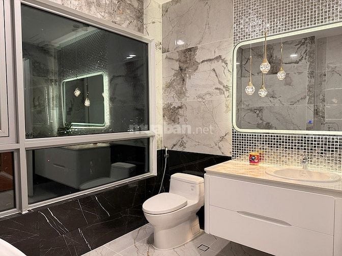 Bán penthouse Vinhomes Central Park tòa C2 căn góc 3PN, 150m2