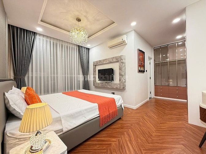 Bán penthouse Vinhomes Central Park tòa C2 căn góc 3PN, 150m2