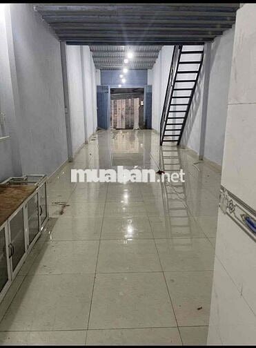 cho thuê nhà trống suốt làm may chứa hàng