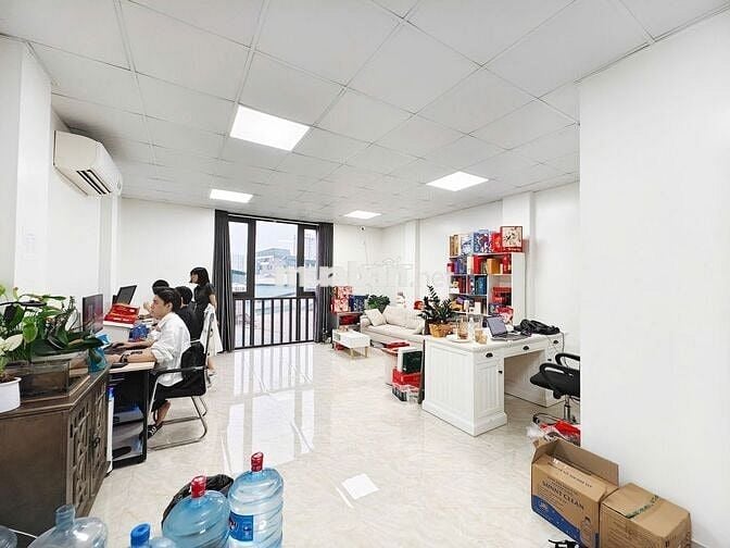 Còn 1 sàn Nguyễn Xiển 40m2 7tr view kính free dịch vụ