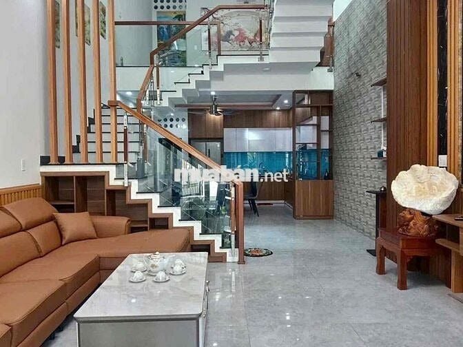 Cho Thuê Nhà 3 Tầng Mặt Tiền Hoà Minh 28- Vị trí đẹp