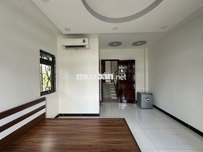 Cho thuê phòng mặt tiền đường khu VIP, có chổ để ôtô vào ban đêm