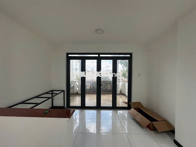 Cho thuê phòng mặt tiền đường khu VIP, có chổ để ôtô vào ban đêm
