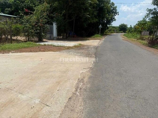 Chủ xoay vốn nên cần bán nhanh lô đất nằm ngay mặt tiền đường lớn