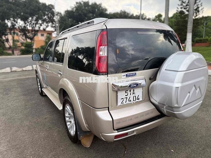 Ford Everest 7 chỗ màu Vàng cát