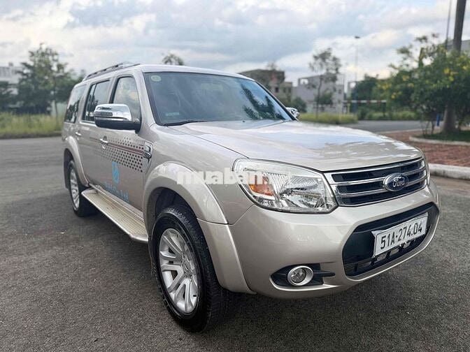 Ford Everest 7 chỗ màu Vàng cát