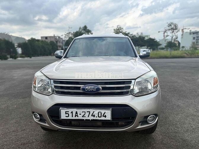 Ford Everest 7 chỗ màu Vàng cát