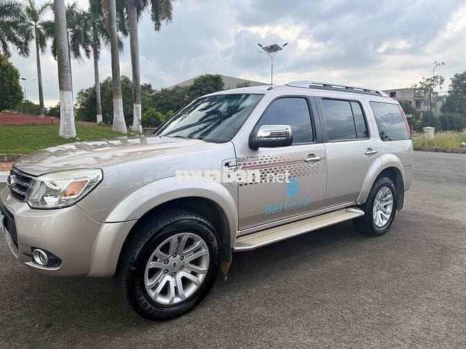 Ford Everest 7 chỗ màu Vàng cát