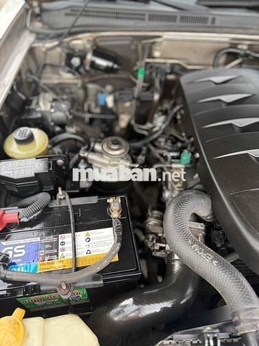Ford Everest 7 chỗ màu Vàng cát