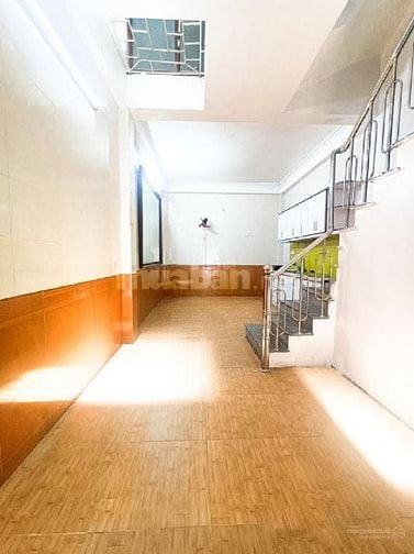 Cho thuê nhà ngõ 146 Trung Kính - 40M x 5 Tầng- Giá chỉ 17 triệu/tháng