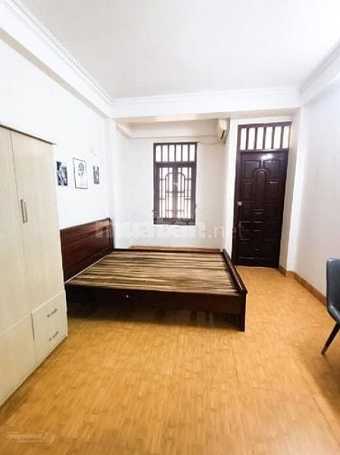 Cho thuê nhà ngõ 146 Trung Kính - 40M x 5 Tầng- Giá chỉ 17 triệu/tháng